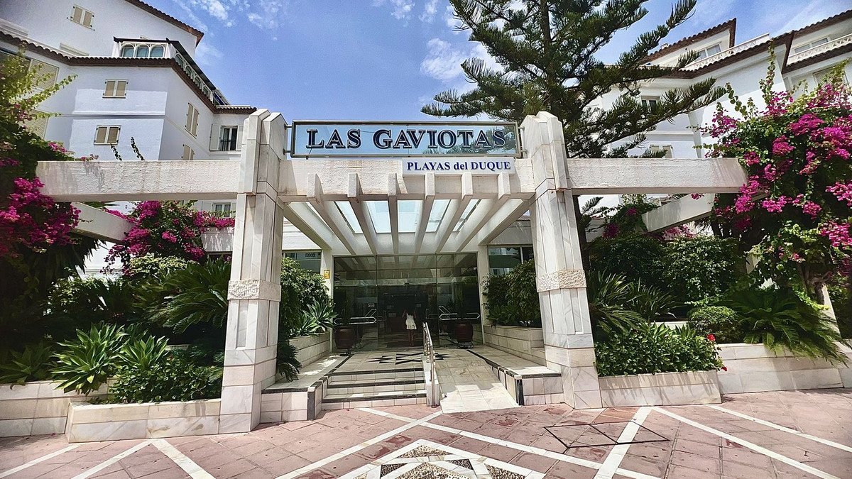 2 Bed Middle Floor Apartment in Puerto Banús