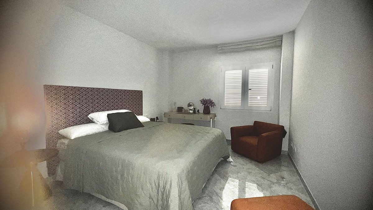 2 Bed Middle Floor Apartment in Puerto Banús