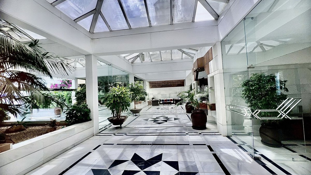 2 Bed Middle Floor Apartment in Puerto Banús