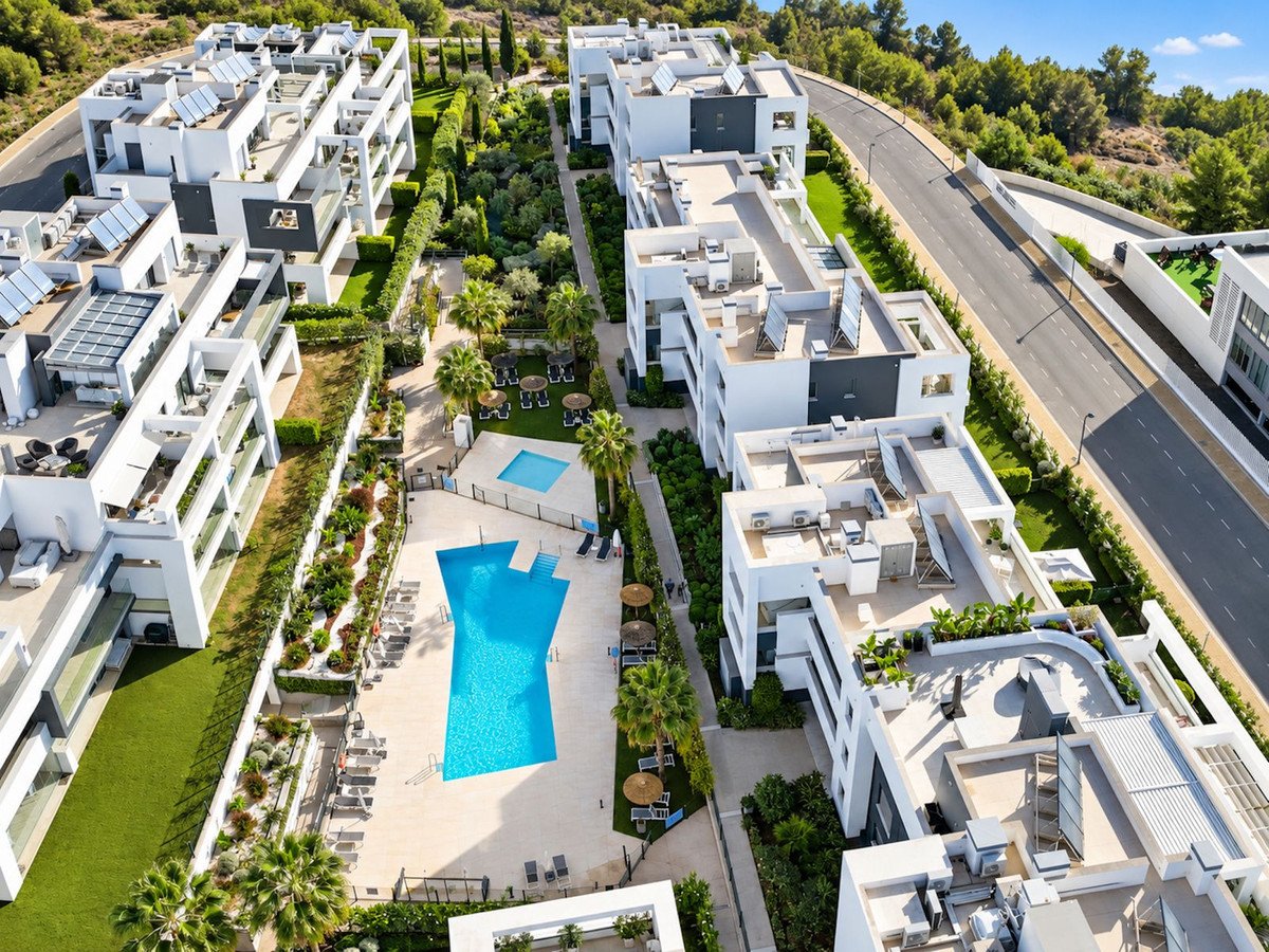 3 Bed Penthouse in New Golden Mile