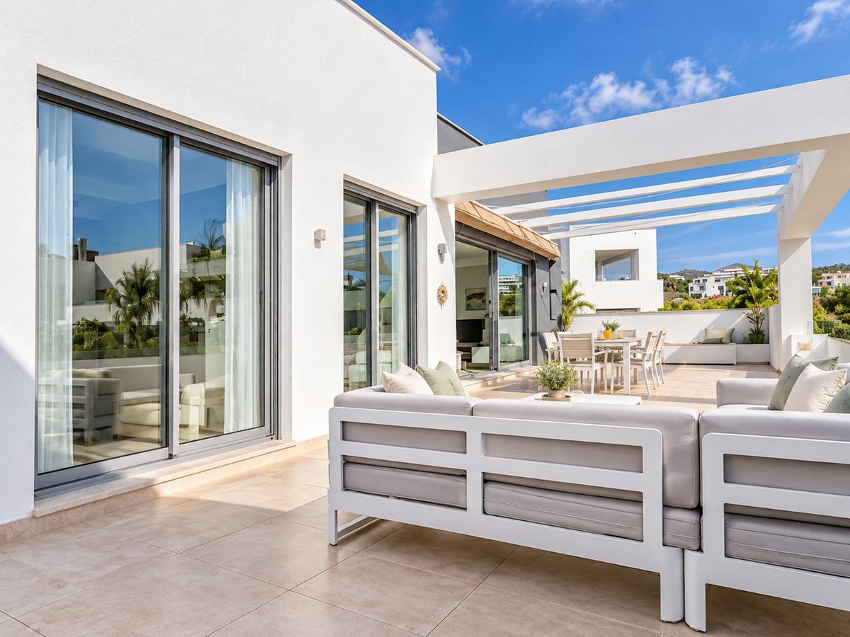 3 Bed Penthouse in New Golden Mile