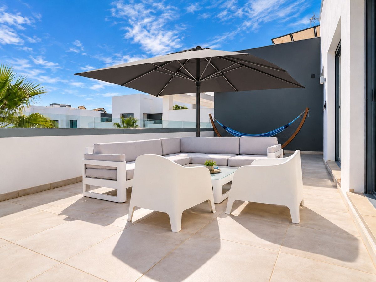 3 Bed Penthouse in New Golden Mile