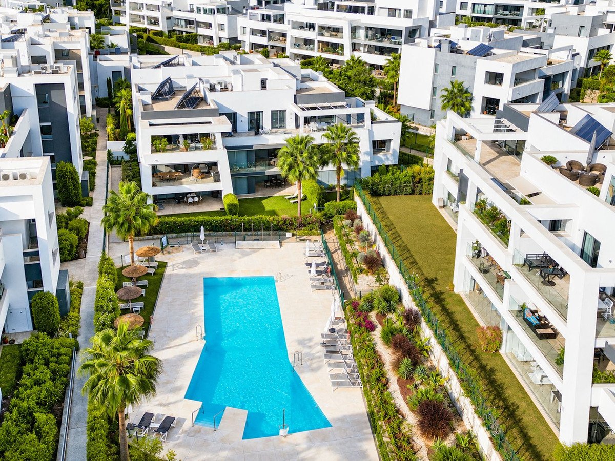 3 Bed Penthouse in New Golden Mile