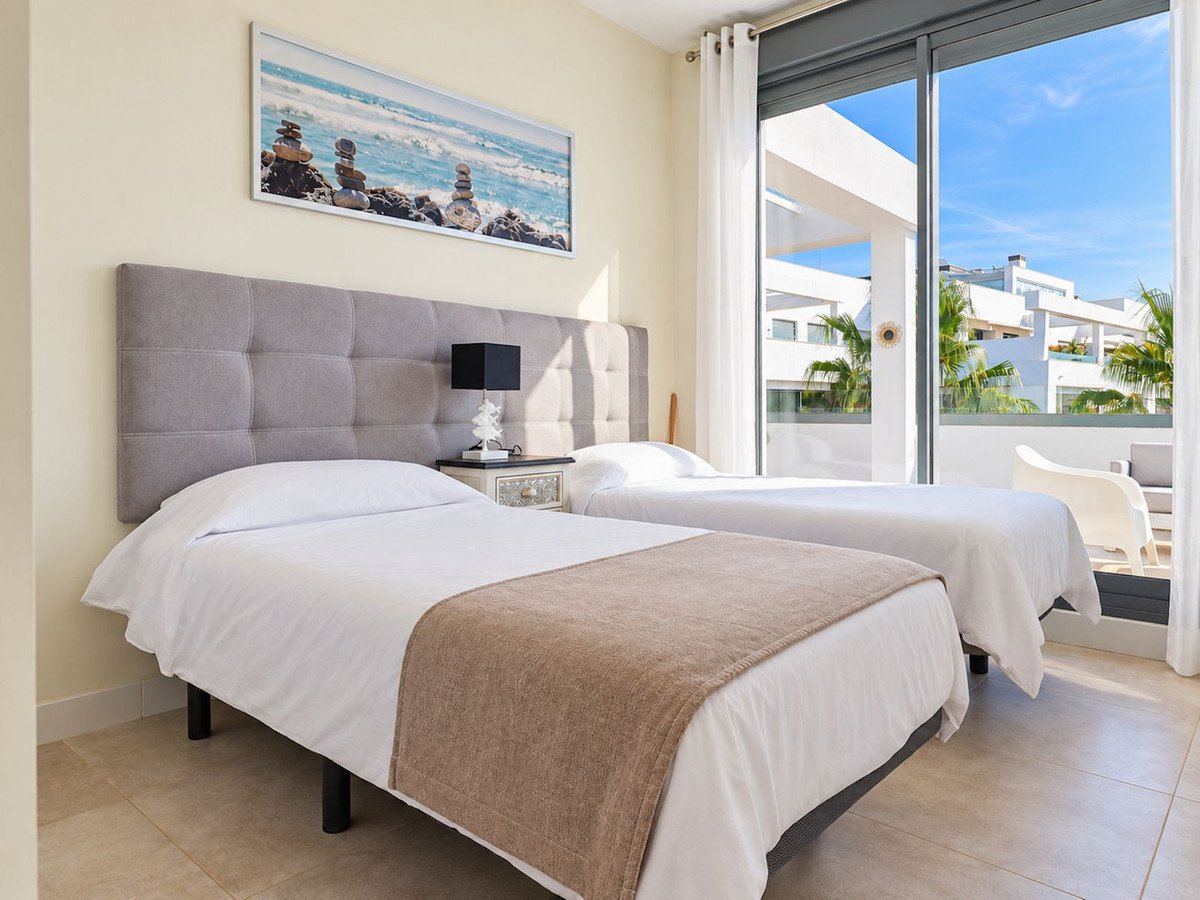 3 Bed Penthouse in New Golden Mile