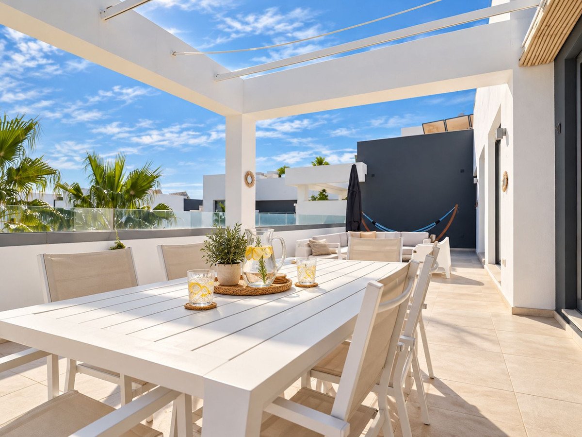 3 Bed Penthouse in New Golden Mile
