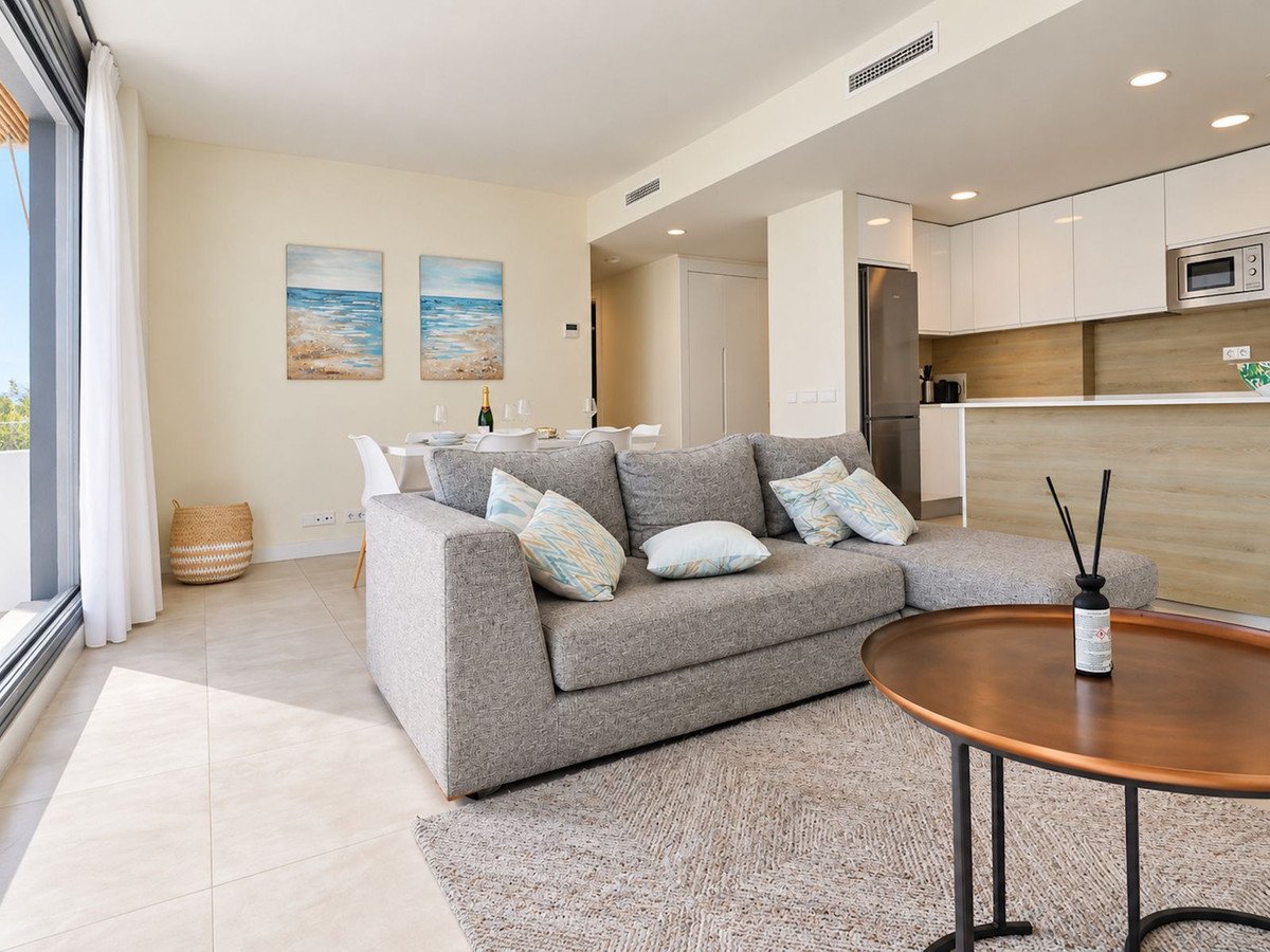 3 Bed Penthouse in New Golden Mile