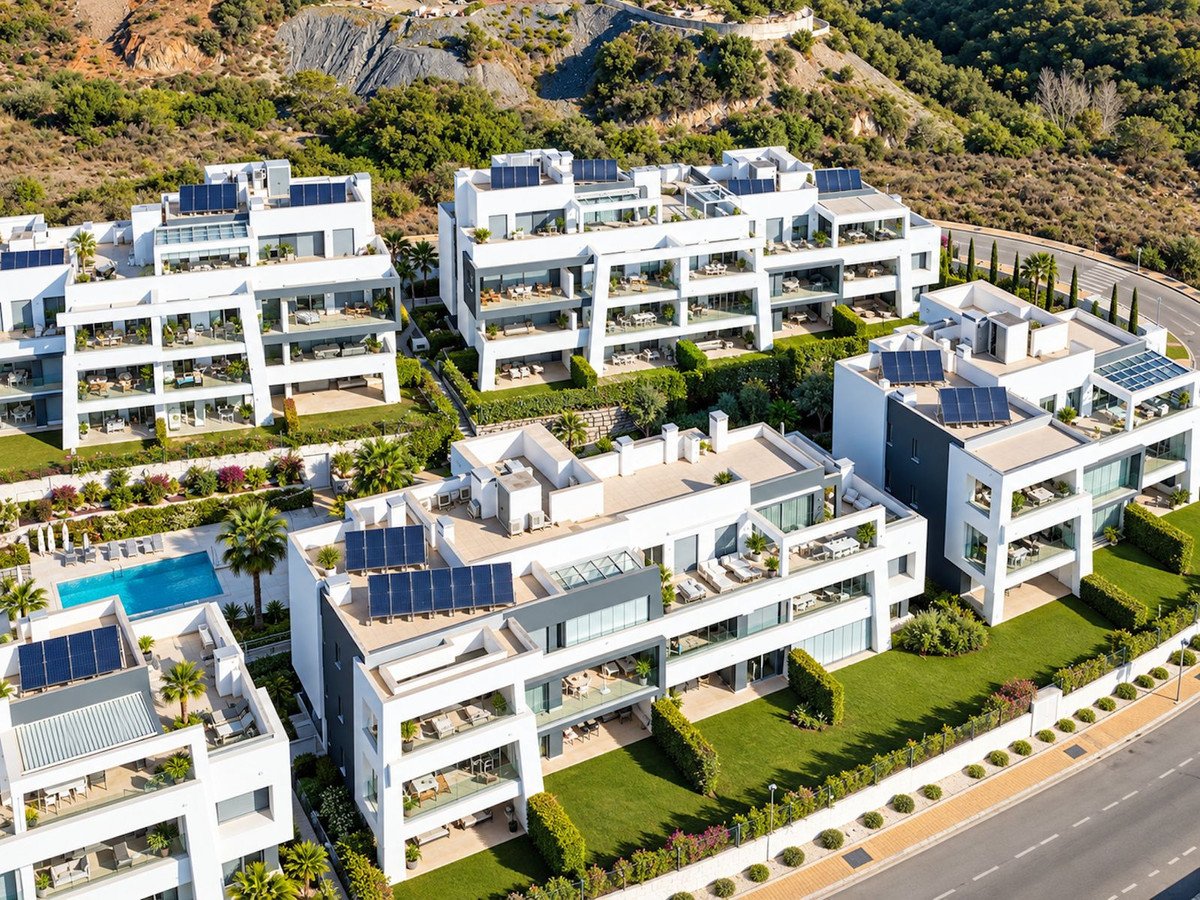 3 Bed Penthouse in New Golden Mile