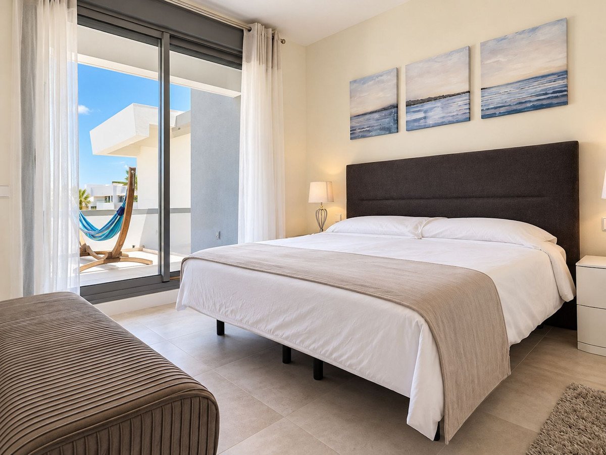 3 Bed Penthouse in New Golden Mile