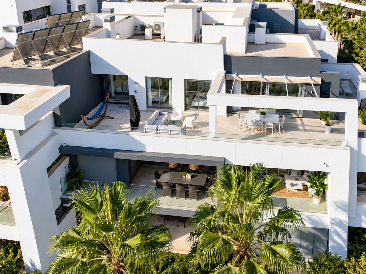 3 Bed Penthouse in New Golden Mile