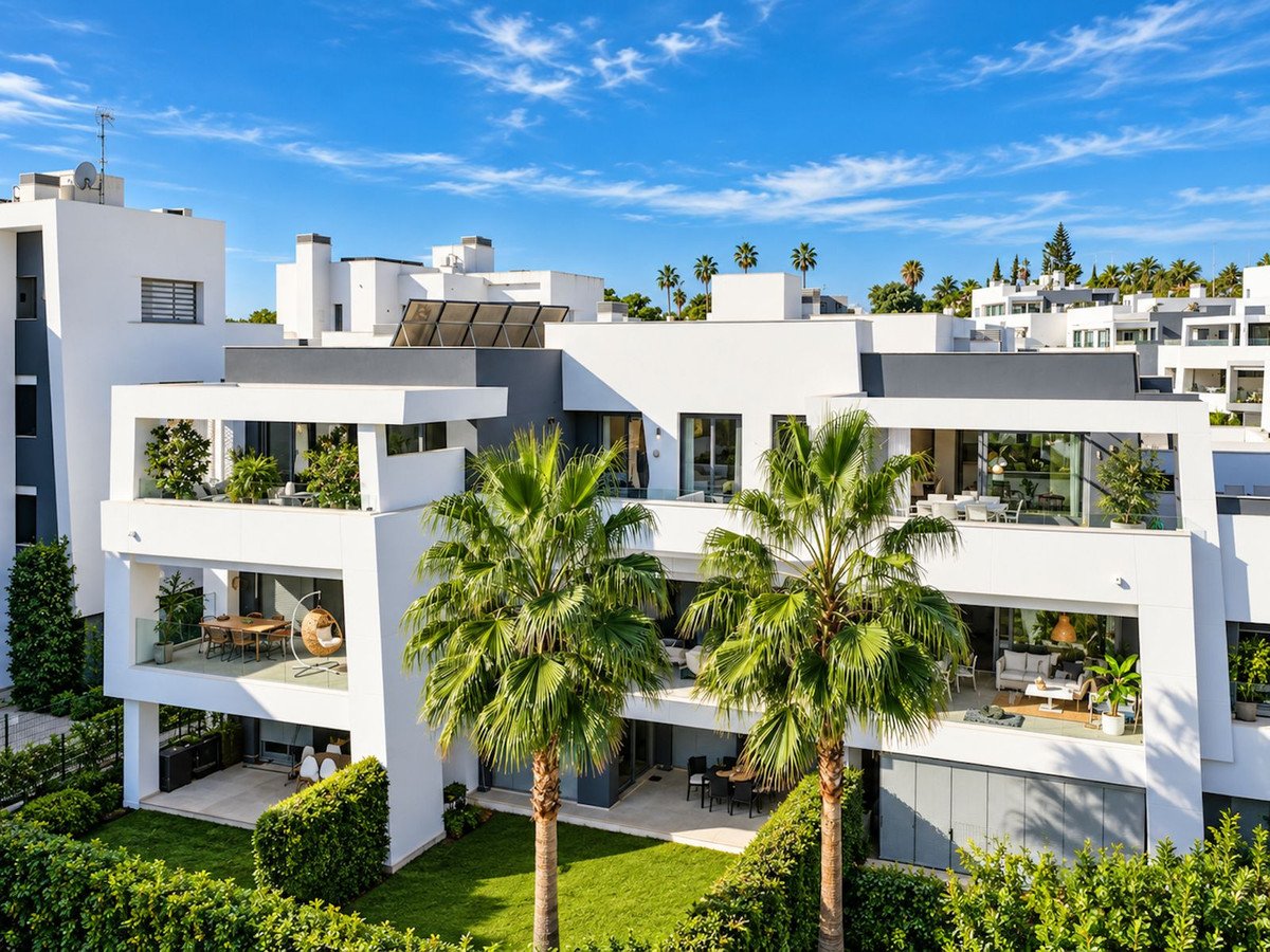 3 Bed Penthouse in New Golden Mile