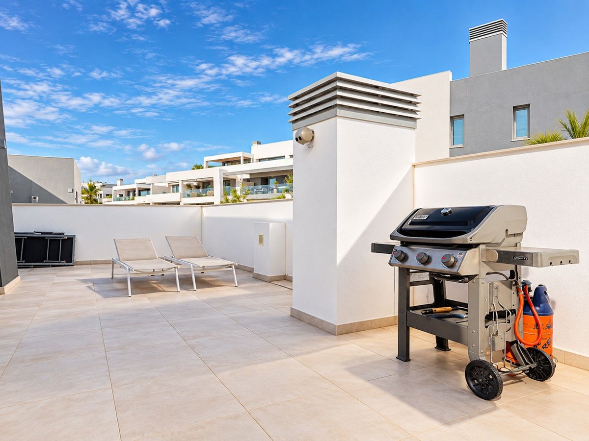 3 Bed Penthouse in New Golden Mile