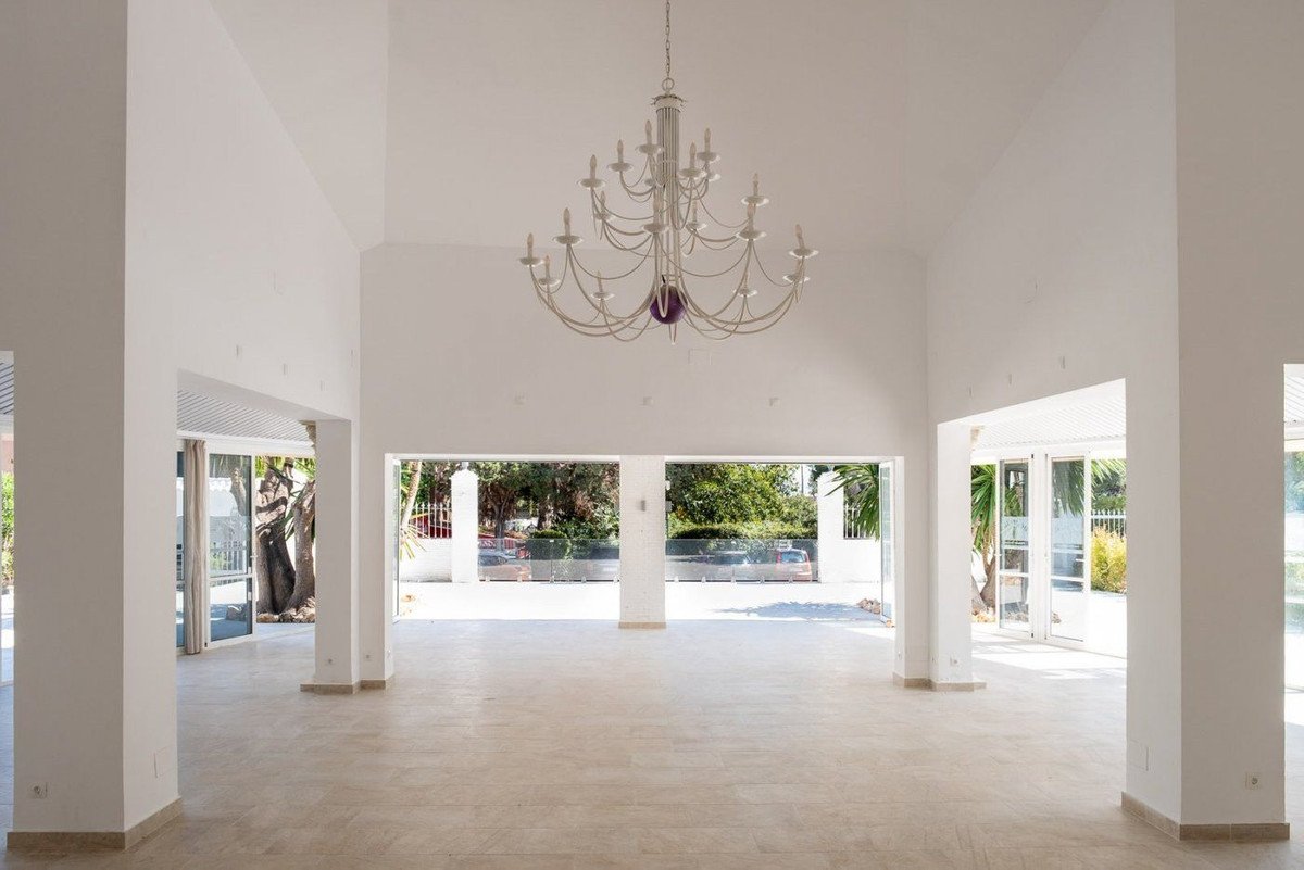 Business in El Paraiso