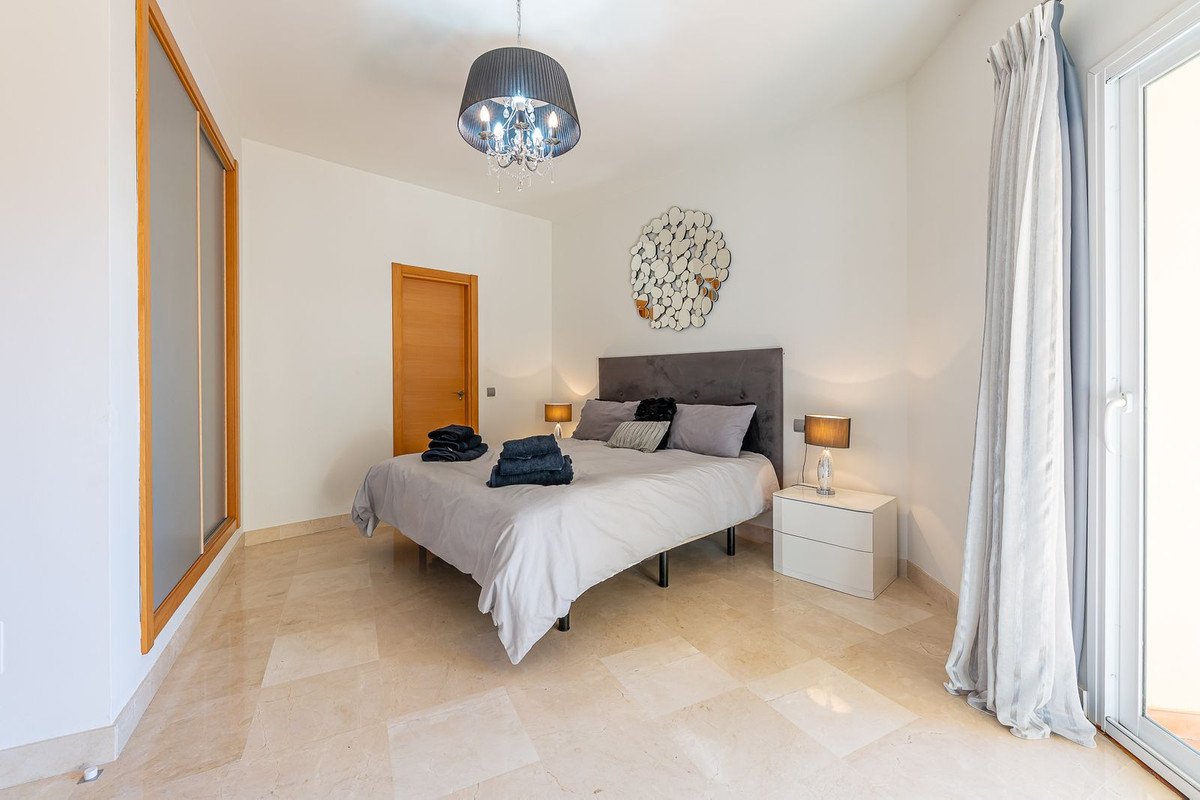3 Bed Middle Floor Apartment in Bel Air