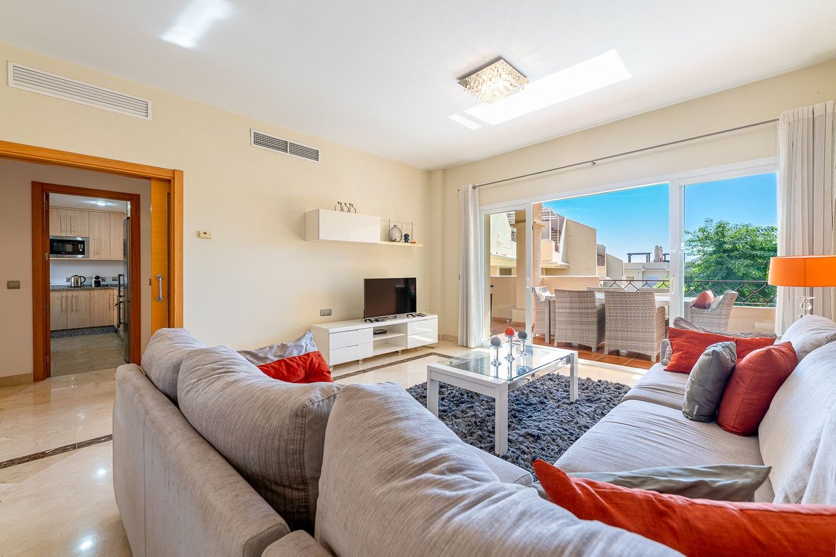 3 Bed Middle Floor Apartment in Bel Air