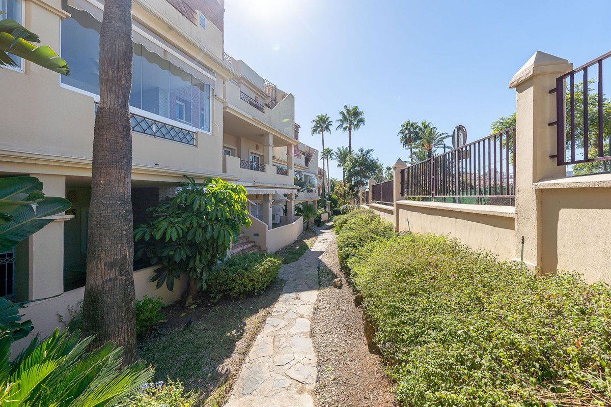 3 Bed Middle Floor Apartment in Bel Air