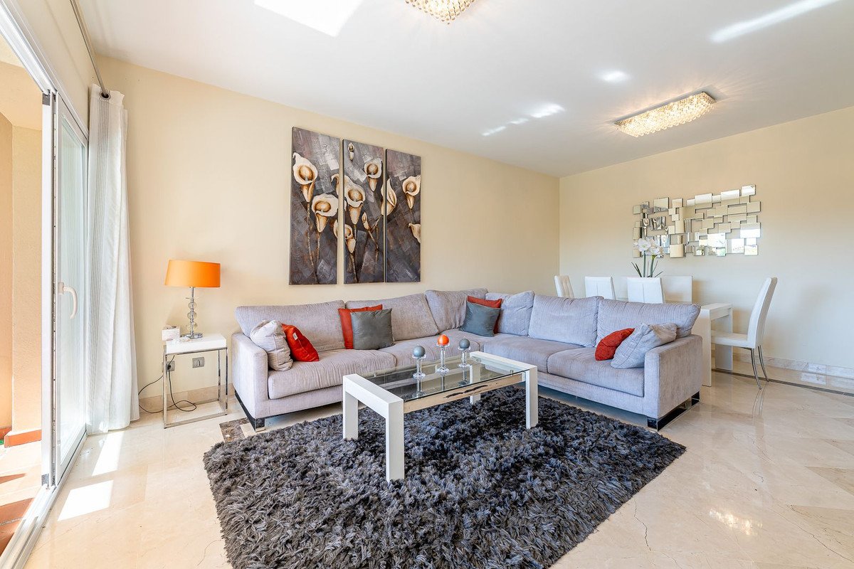 3 Bed Middle Floor Apartment in Bel Air