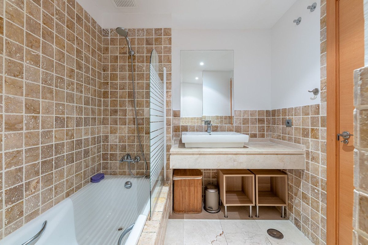 3 Bed Middle Floor Apartment in Bel Air
