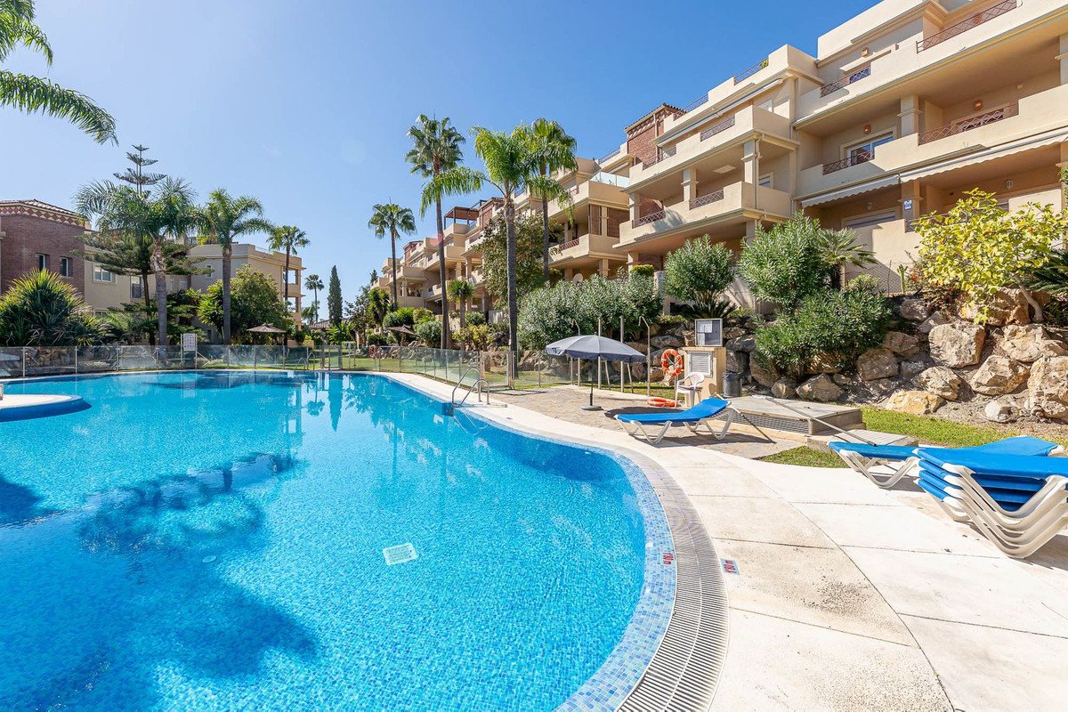 3 Bed Middle Floor Apartment in Bel Air