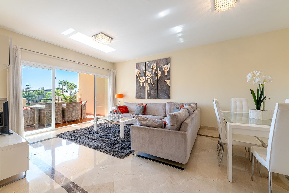 3 Bed Middle Floor Apartment in Bel Air