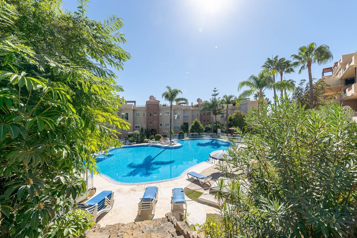 3 Bed Middle Floor Apartment in Bel Air