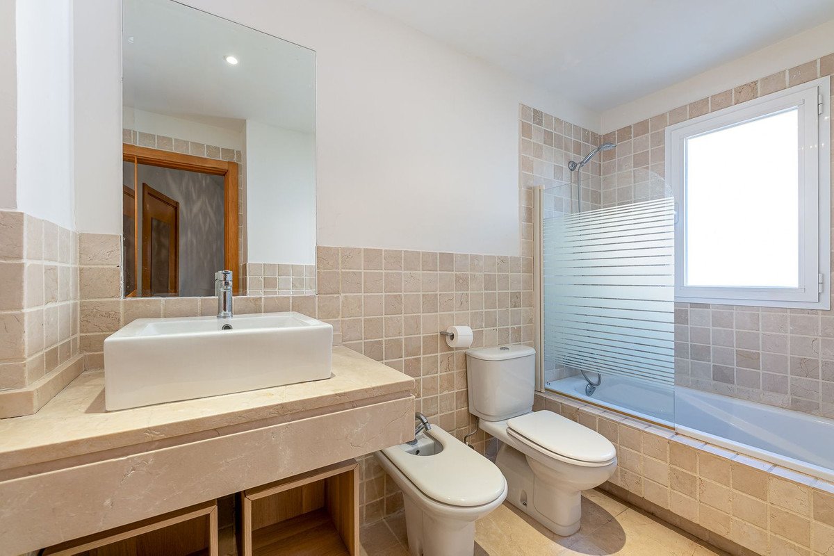 3 Bed Middle Floor Apartment in Bel Air