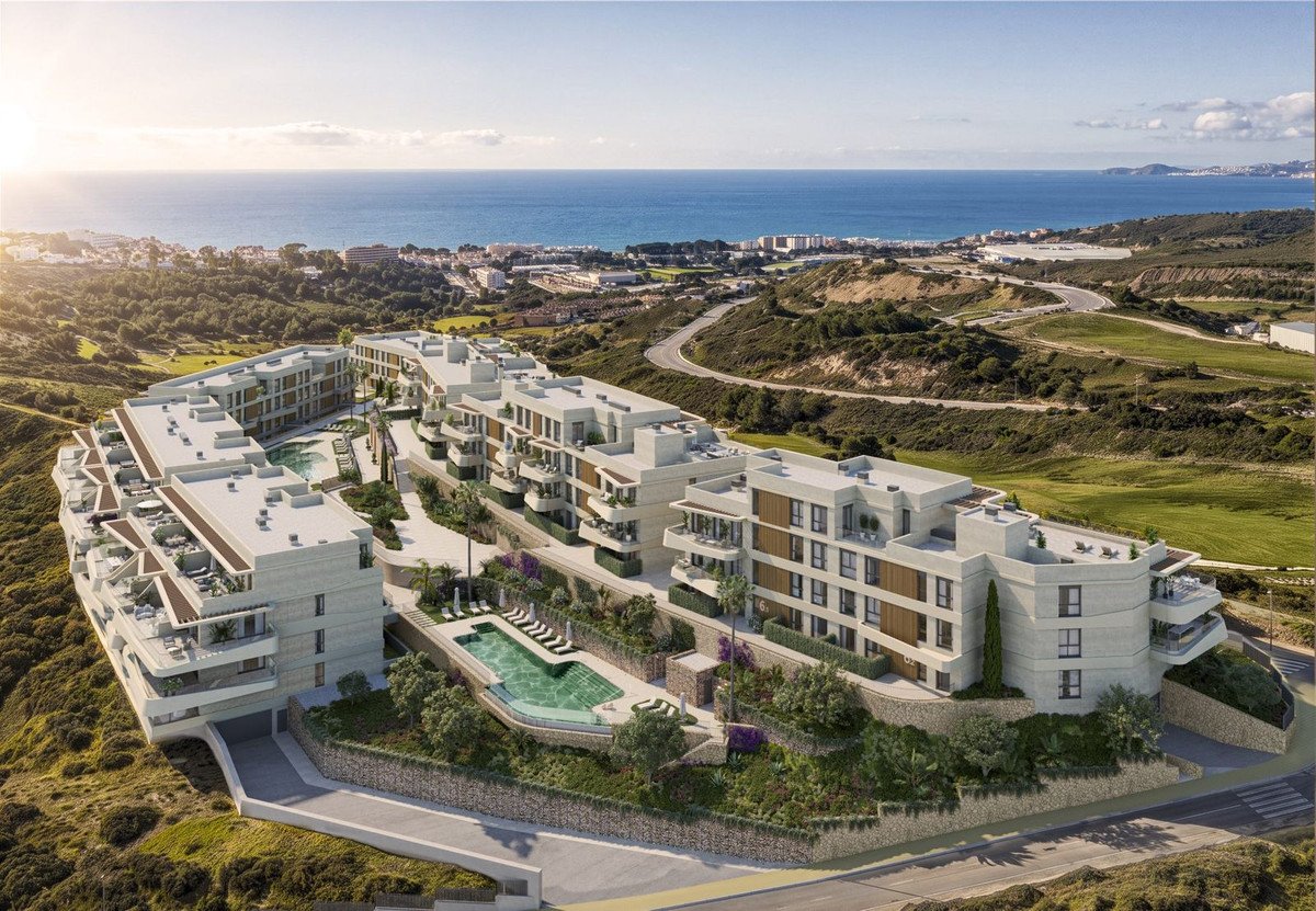 2 Bed Middle Floor Apartment in Estepona