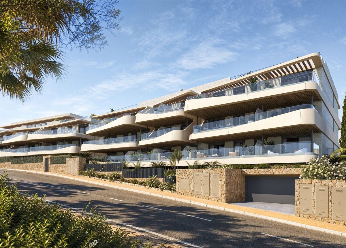 2 Bed Middle Floor Apartment in Estepona