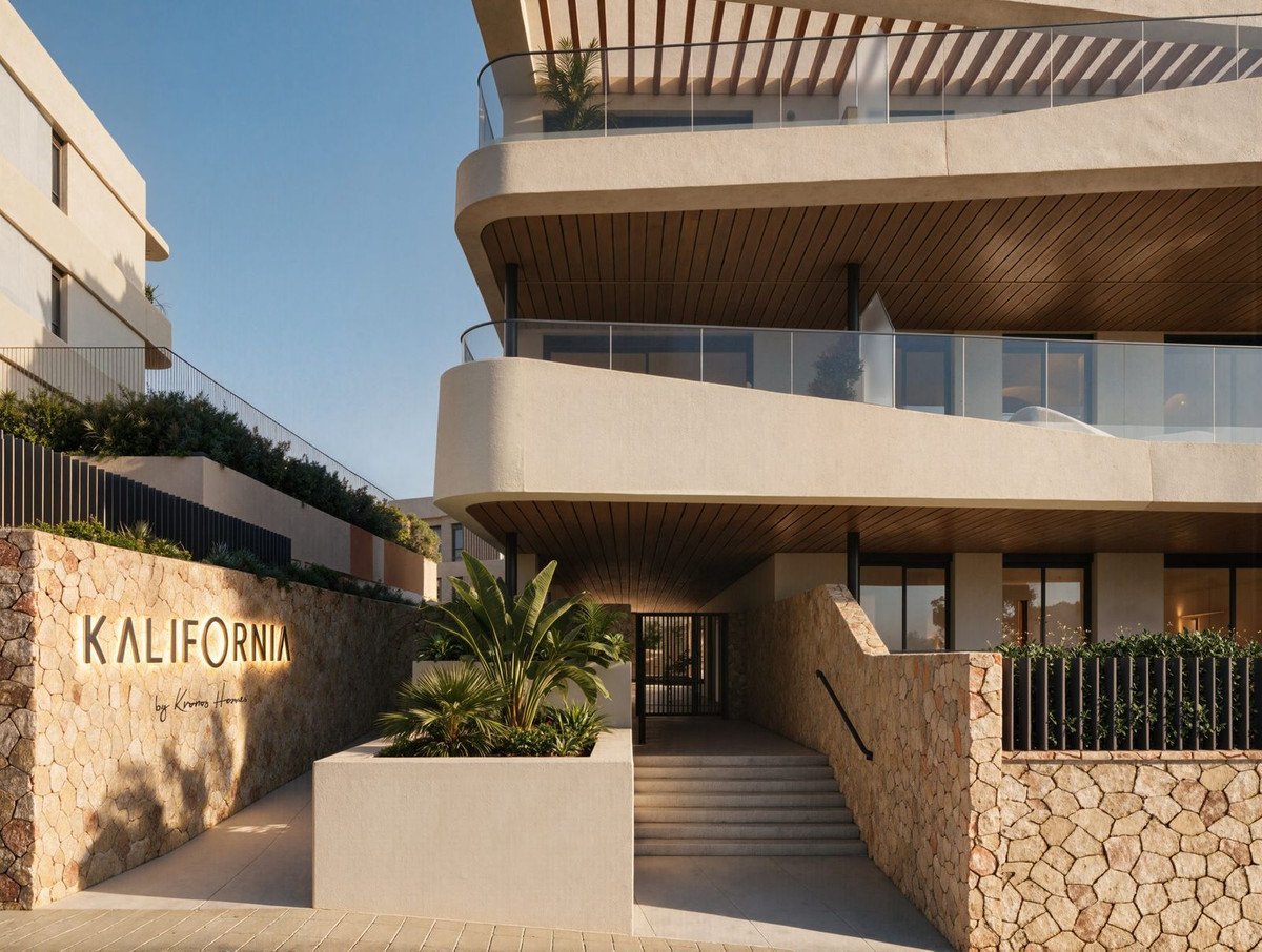 2 Bed Middle Floor Apartment in Estepona