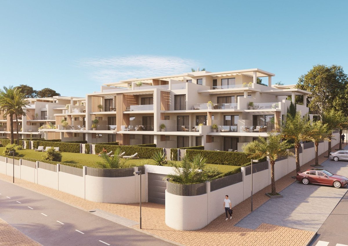 2 Bed Middle Floor Apartment in New Golden Mile