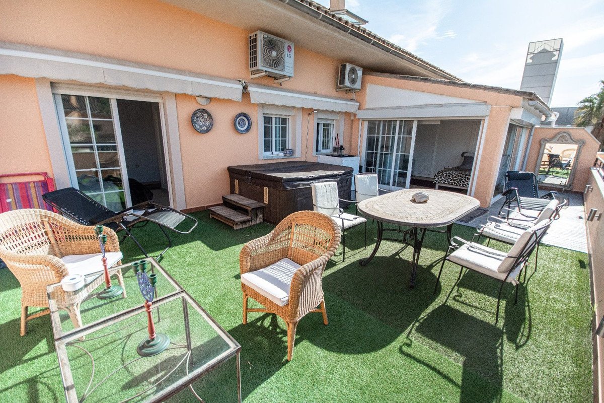 2 Bed Top Floor Apartment in Elviria