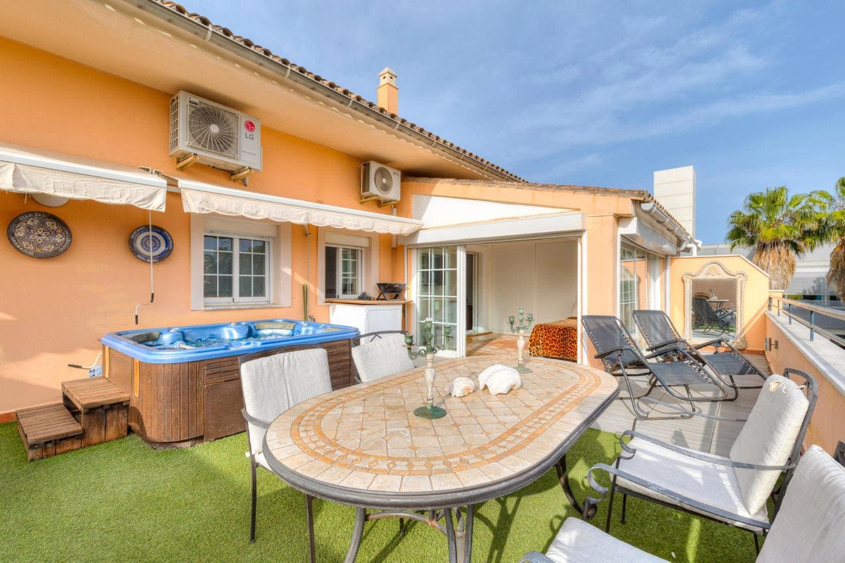 2 Bed Top Floor Apartment in Elviria