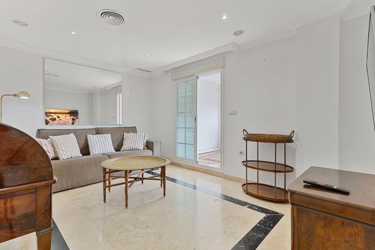2 Bed Top Floor Apartment in Elviria