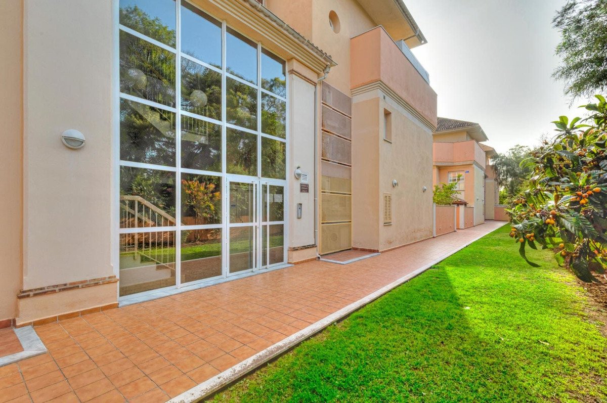 2 Bed Top Floor Apartment in Elviria