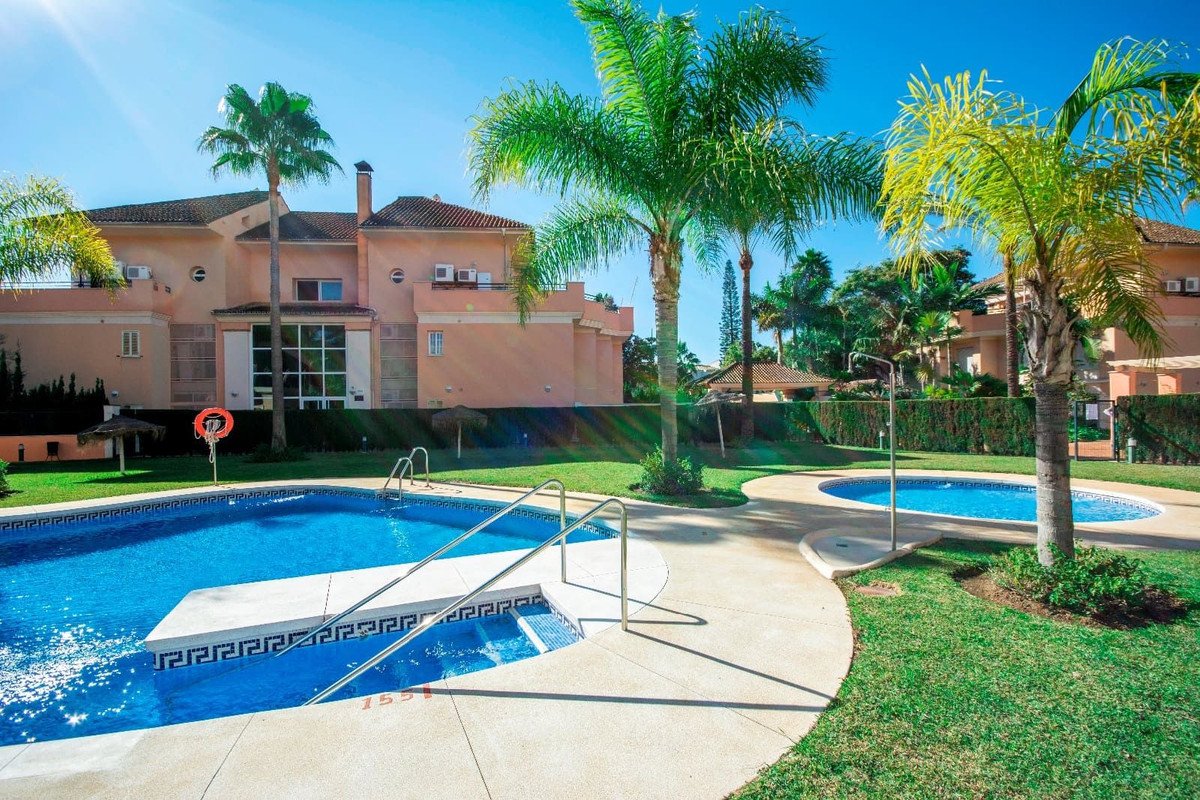 2 Bed Top Floor Apartment in Elviria