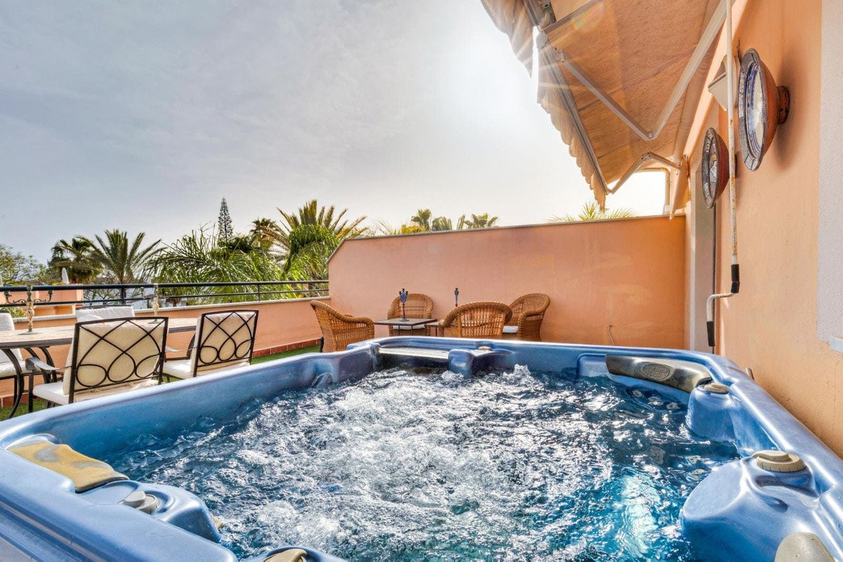2 Bed Top Floor Apartment in Elviria