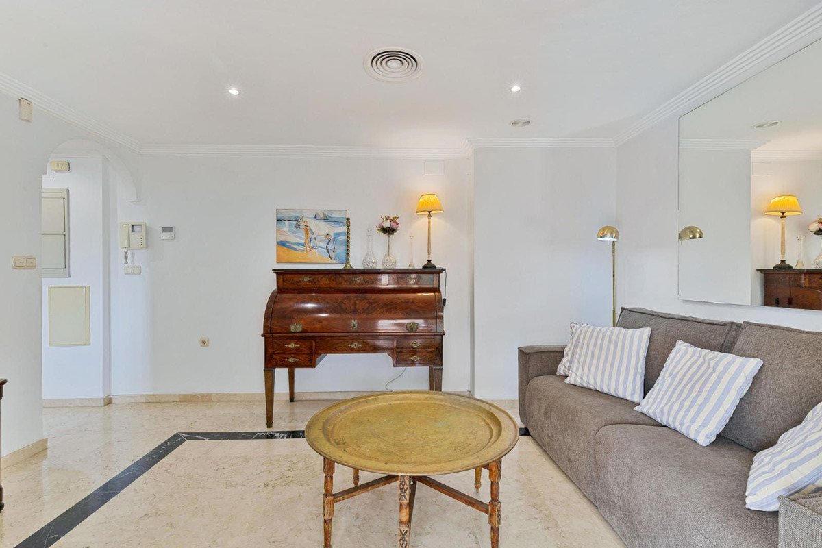 2 Bed Top Floor Apartment in Elviria