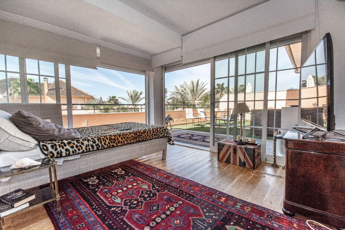 2 Bed Top Floor Apartment in Elviria