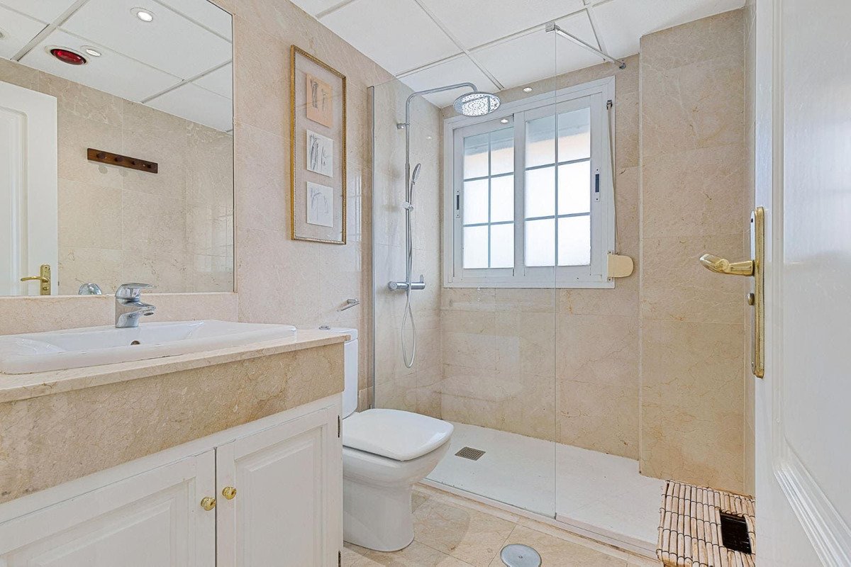 2 Bed Top Floor Apartment in Elviria
