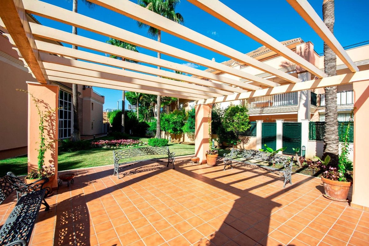 2 Bed Top Floor Apartment in Elviria