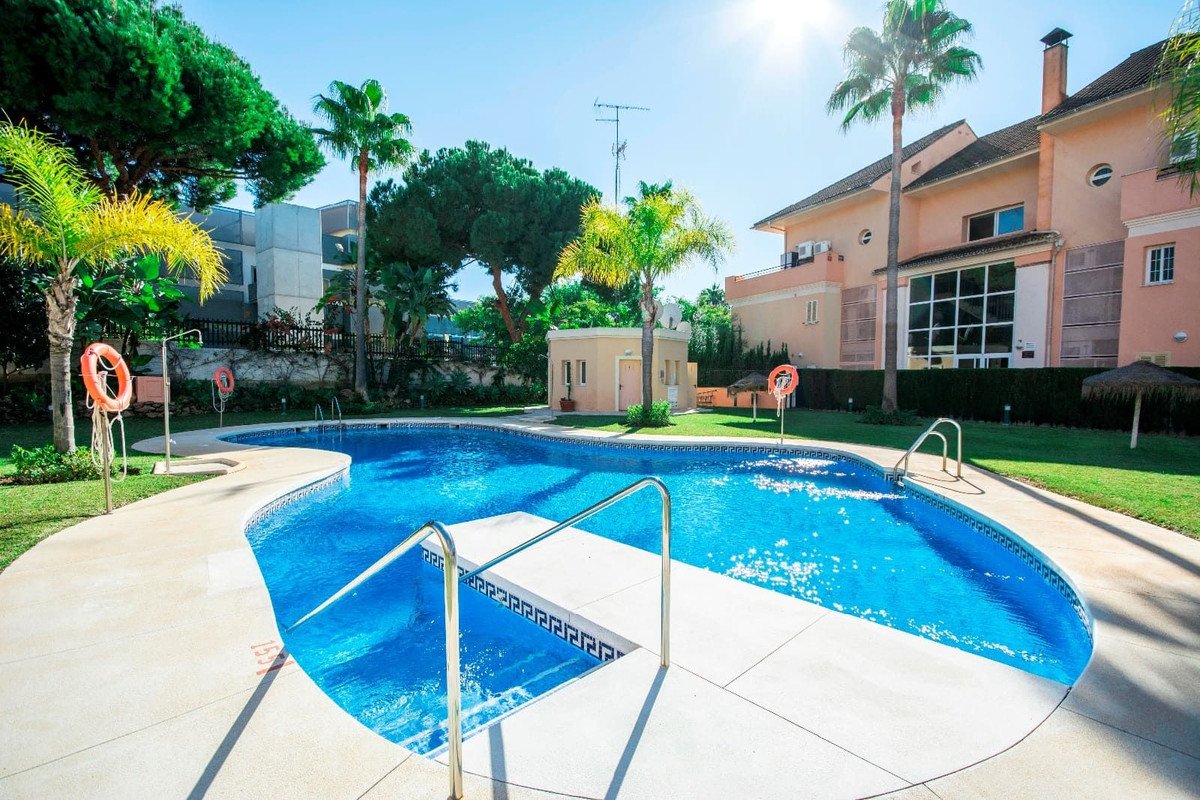 2 Bed Top Floor Apartment in Elviria
