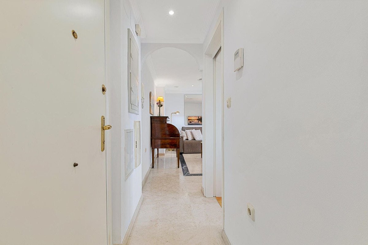 2 Bed Top Floor Apartment in Elviria