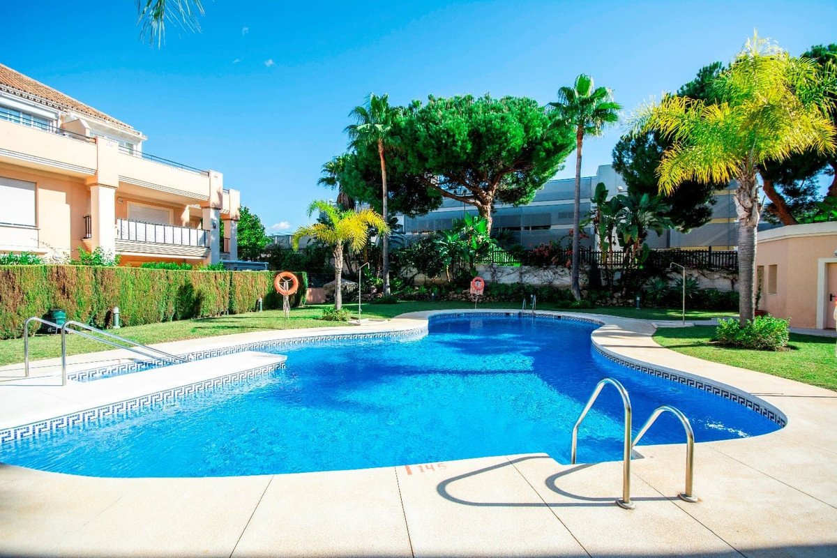 2 Bed Top Floor Apartment in Elviria