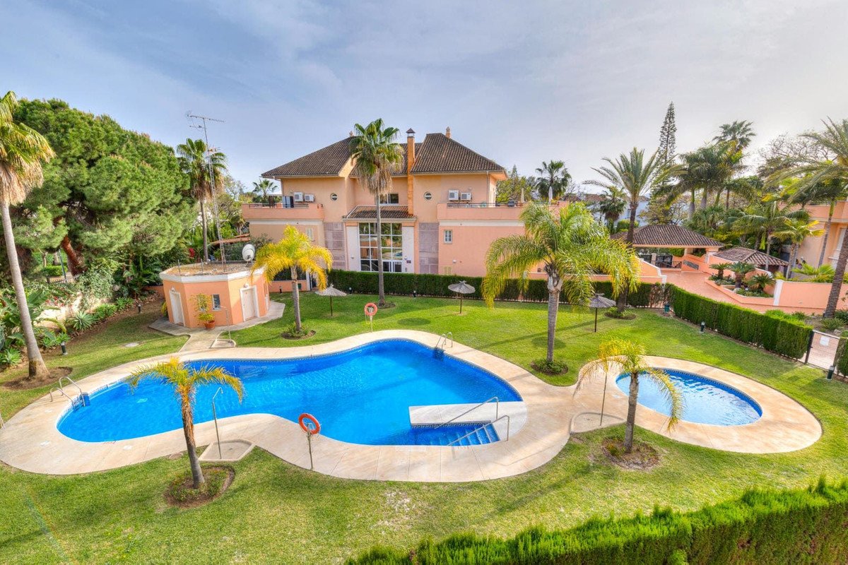2 Bed Top Floor Apartment in Elviria