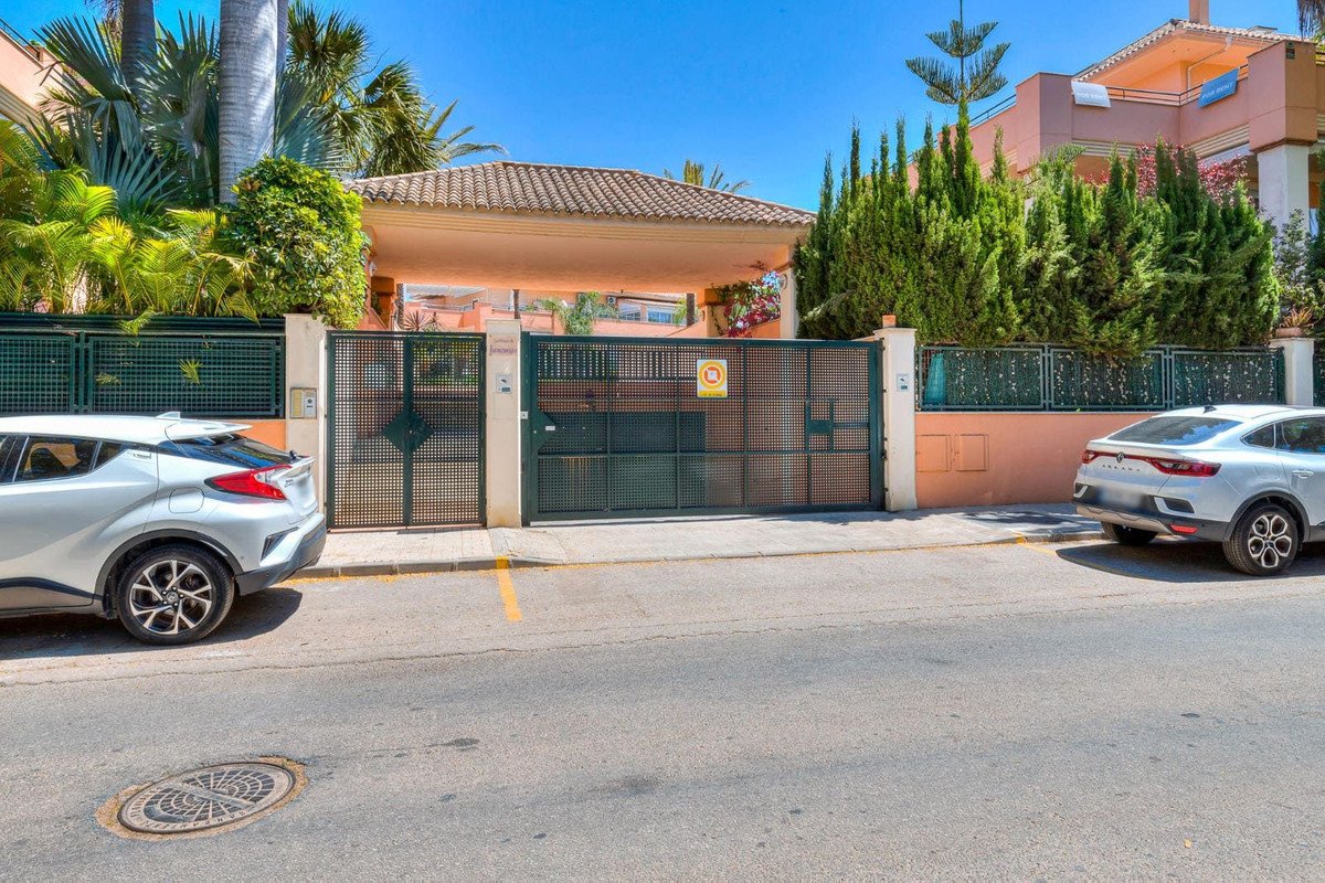 2 Bed Top Floor Apartment in Elviria