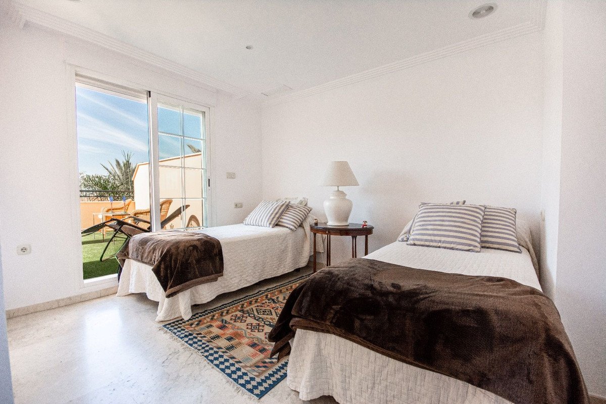 2 Bed Top Floor Apartment in Elviria