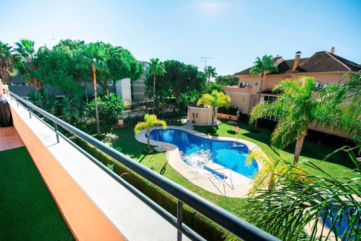 2 Bed Top Floor Apartment in Elviria