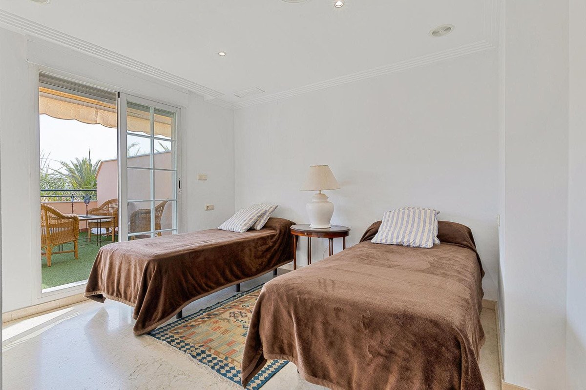 2 Bed Top Floor Apartment in Elviria