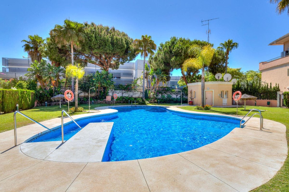 2 Bed Top Floor Apartment in Elviria