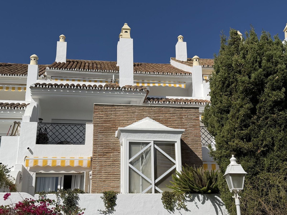 2 Bed Townhouse in El Paraiso