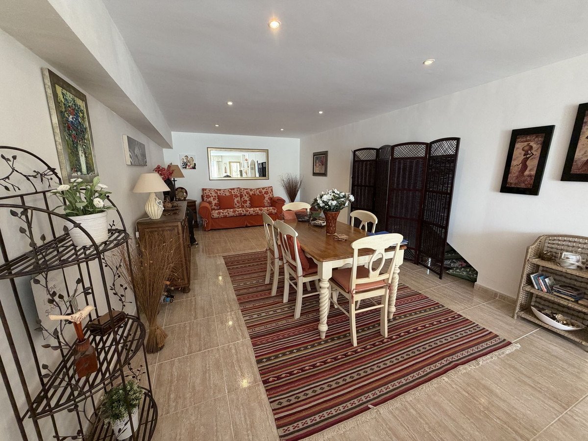 2 Bed Townhouse in El Paraiso